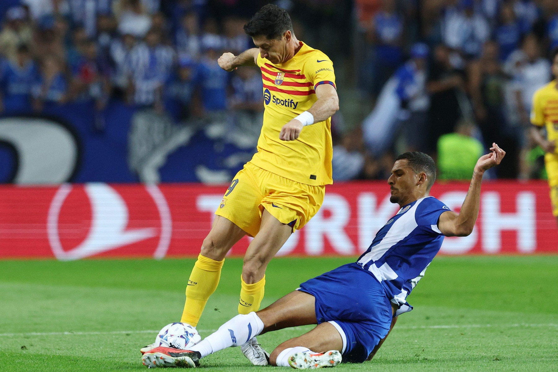 Barca đấu Porto: Mệnh lệnh kép cho Xavi ở Cúp C1