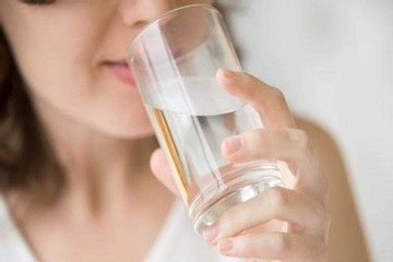 Buồn tiểu ngay sau khi uống nước có phải dấu hiệu cảnh báo thận yếu?