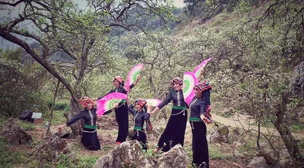 Exhibition to spotlight space of gong culture, Xoe dance hinh anh 1