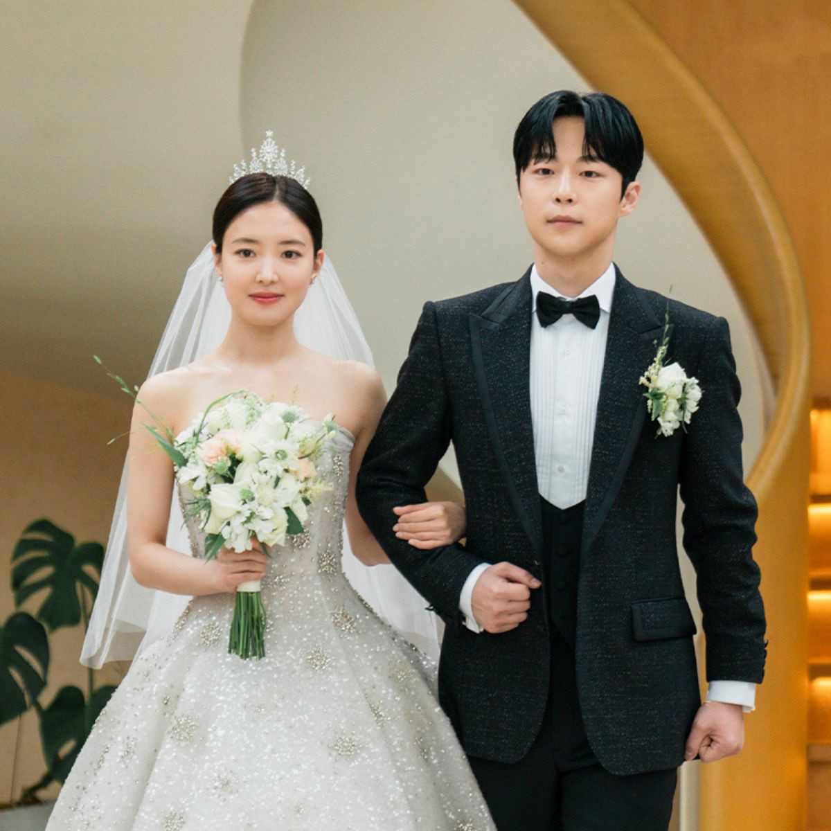 hon nhan hop dong photo vieon.jpg