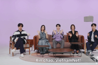 Nam thần Song Kang và dàn sao 'Sweet Home 2' chào độc giả VietNamNet