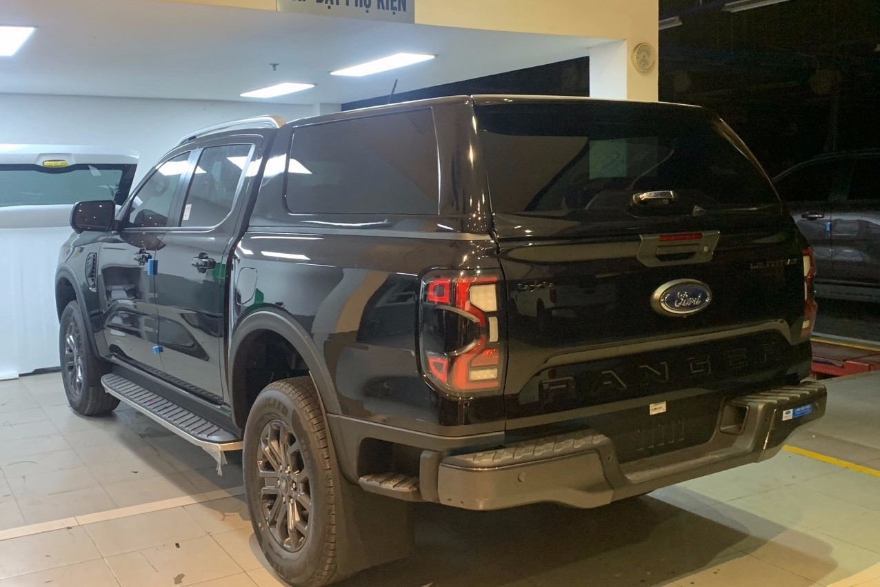 Có nên lắp thêm nắp thùng cao cho xe bán tải Ford Ranger?