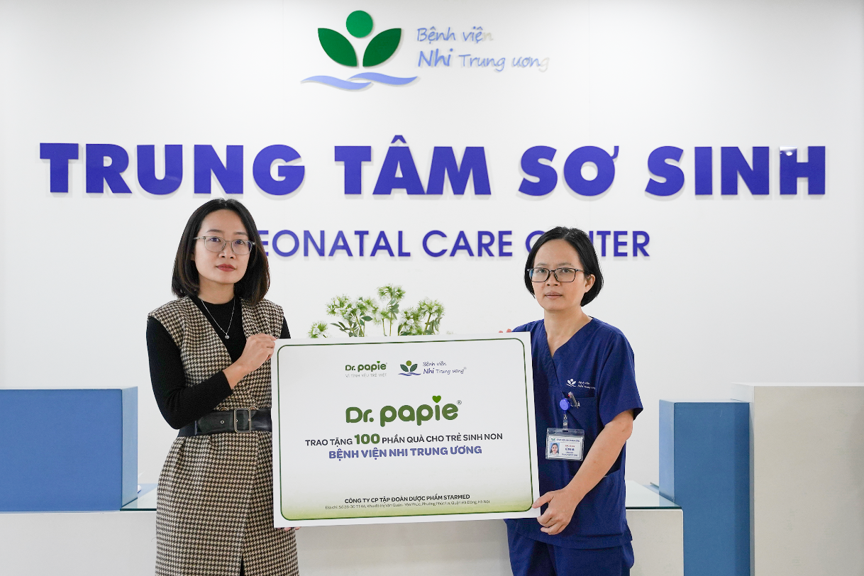 Dr.Papie tặng nước tắm gội cho trẻ sinh non tại Bệnh viện Nhi Trung ương