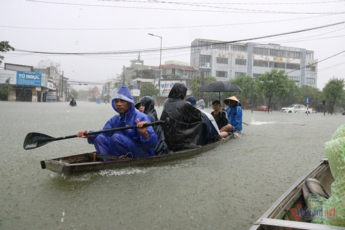 Miền Trung mưa lớn diện rộng, vùng tâm khả năng lại ở Thừa Thiên Huế