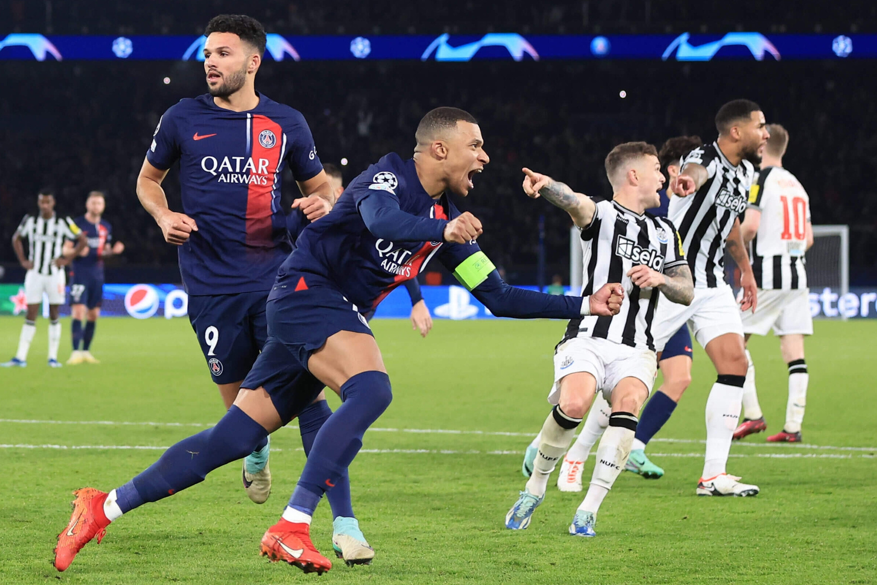 PSG thoát thua Newcastle: Ngày VAR tặng quà Mbappe