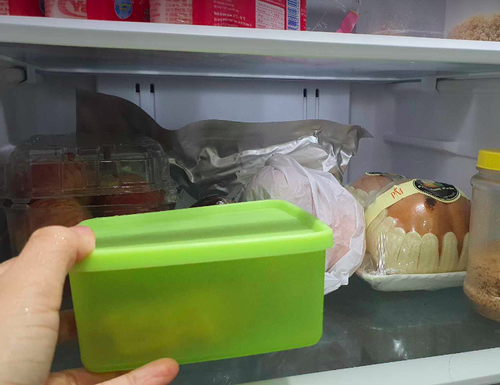 Cho thực phẩm mới mua vào tủ lạnh để giữ độ tươi có đúng không?