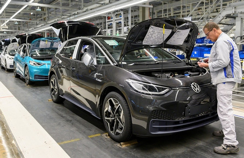 Volkswagen thừa nhận đang sa sút nghiêm trọng, buộc phải cắt giảm nhân sự