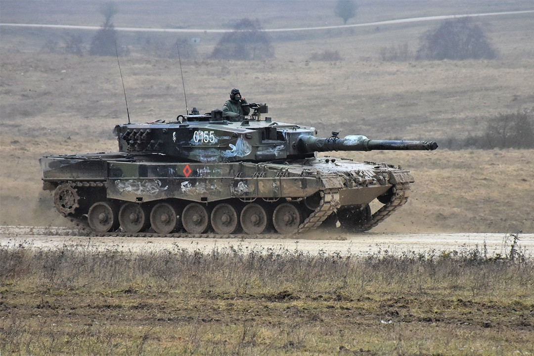 Cận cảnh xe tăng Leopard bị UAV cảm tử của Nga tấn công