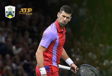 Djokovic ngược dòng vào tứ kết Paris Masters