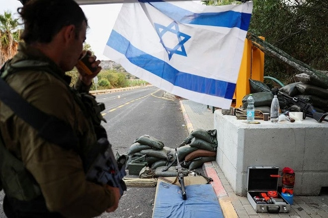 Hezbollah lần đầu phóng UAV gắn thuốc nổ tấn công đồn chỉ huy quân đội Israel