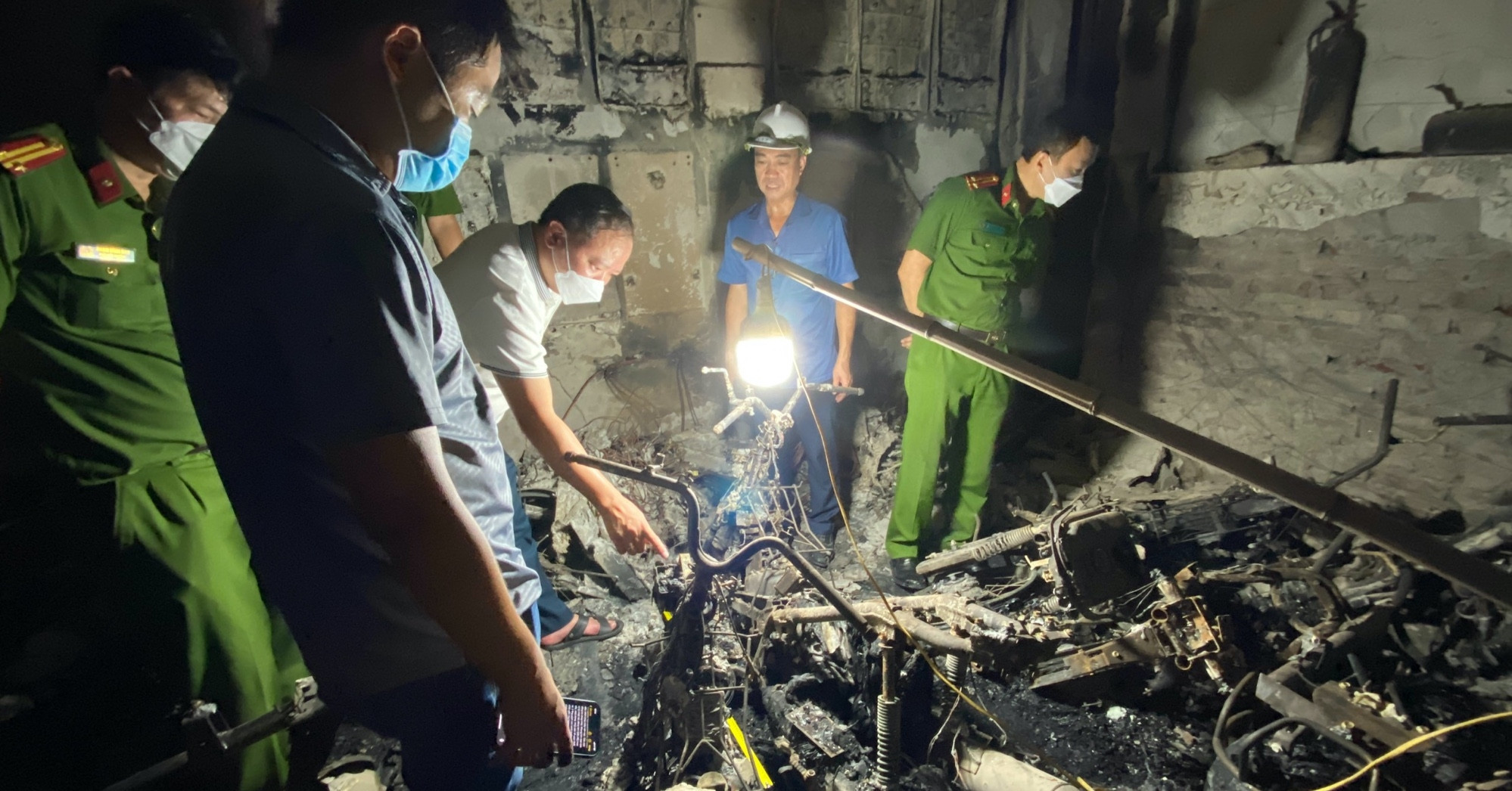 Overnight electric bike charging at Hanoi's mini apartment buildings banned