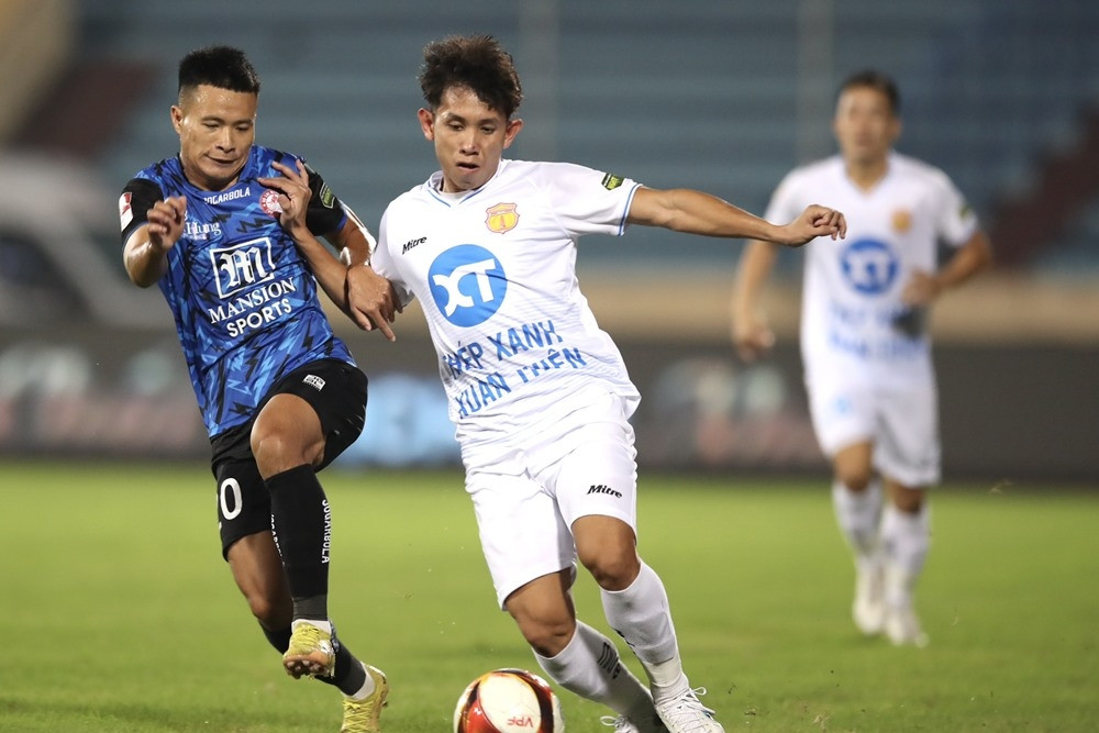 Trực tiếp bóng đá HAGL 'vỡ trận', TP.HCM dẫn Nam Định
