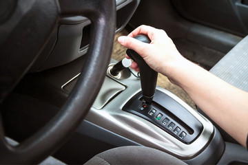 6 sai lầm cần tránh khi lái xe ô tô số tự động