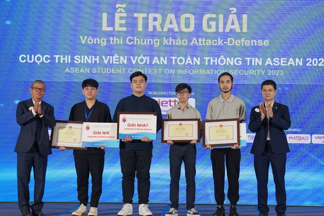 Bộ GD&ĐT trao bằng khen cho 4 nhóm sinh viên an toàn thông tin xuất sắc