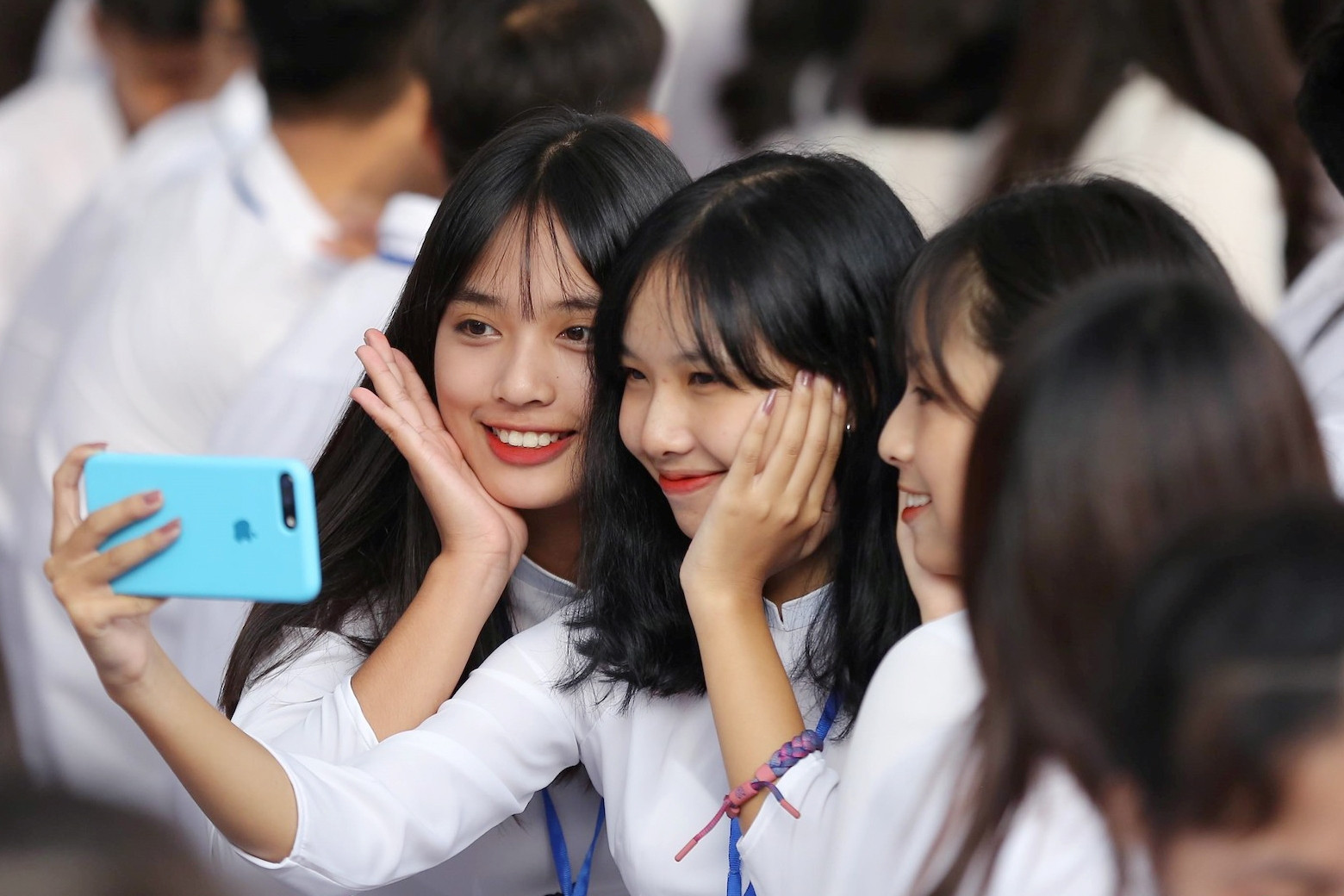 Con, cháu chúng ta ở đâu trong dòng thác thông tin cuồn cuộn?