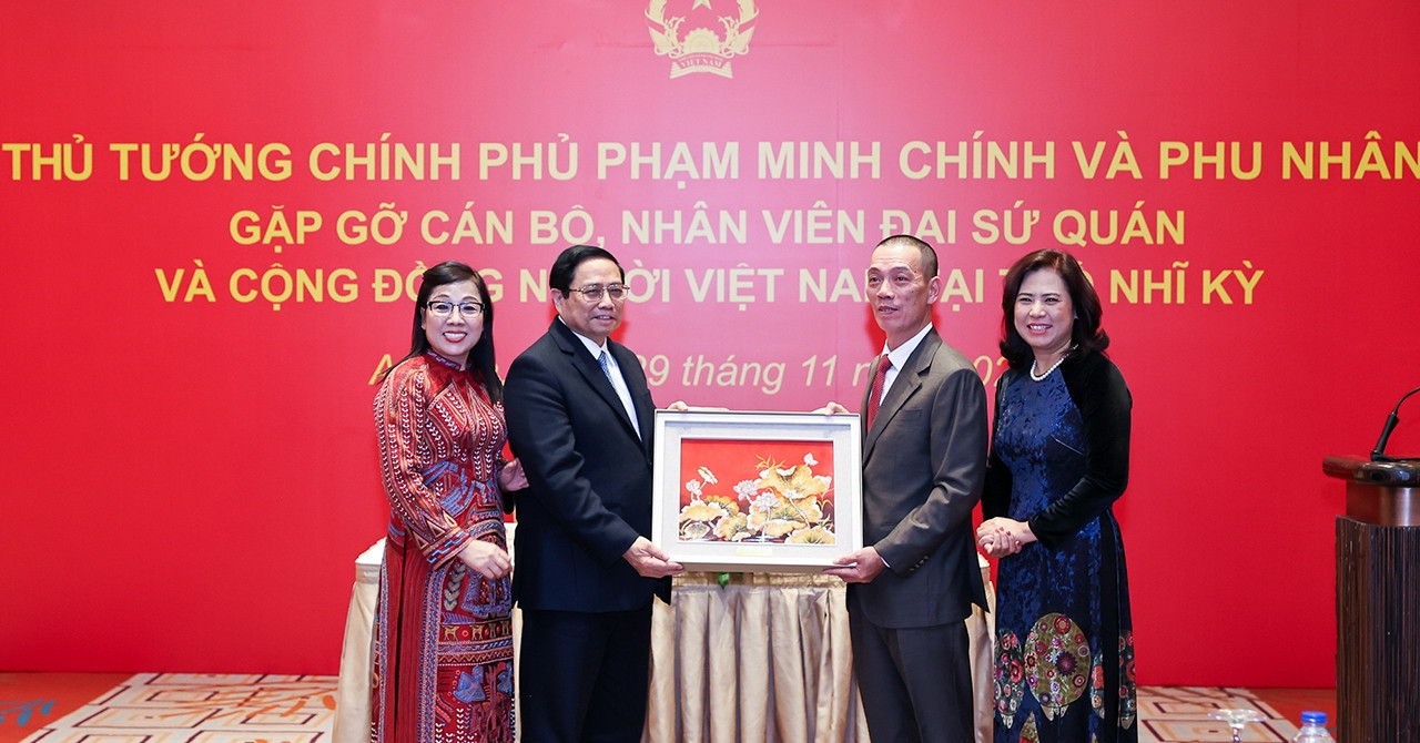 gap-kieu-bao-o-tho-nhi-ky-thu-tuong-nhac-cau-hat-di-vao-tam-kham-moi-nguoi-viet-183.jpg