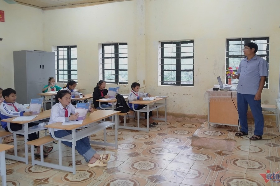 Hơn 100 học sinh nguy cơ không có điểm tổng kết do thầy nghỉ dạy, trường nói gì?