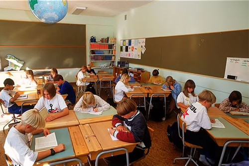 Mô hình trường học miễn phí ở Thụy Điển bị trục lợi, lạm phát điểm số