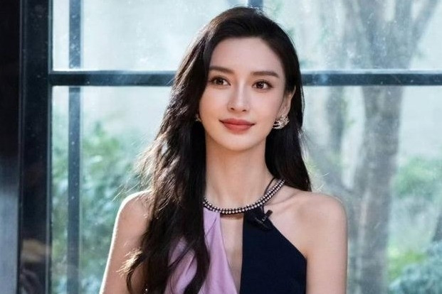 Angelababy phải van nài để được dự sự kiện hậu bê bối đi xem Lisa