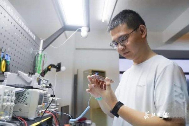 Chàng trai 21 tuổi tốt nghiệp cao đẳng từ chối lời mời làm phó giáo sư trường ĐH