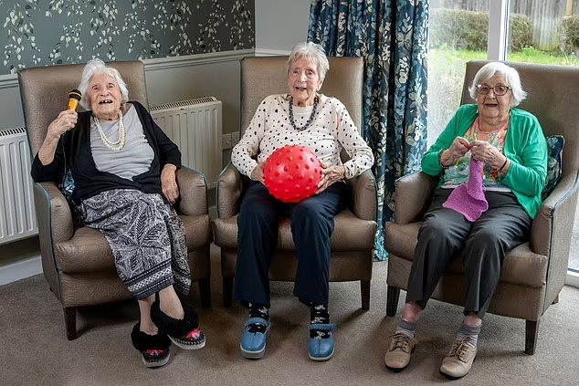 Điểm chung giúp 3 người bạn cùng sống thọ hơn 100 tuổi