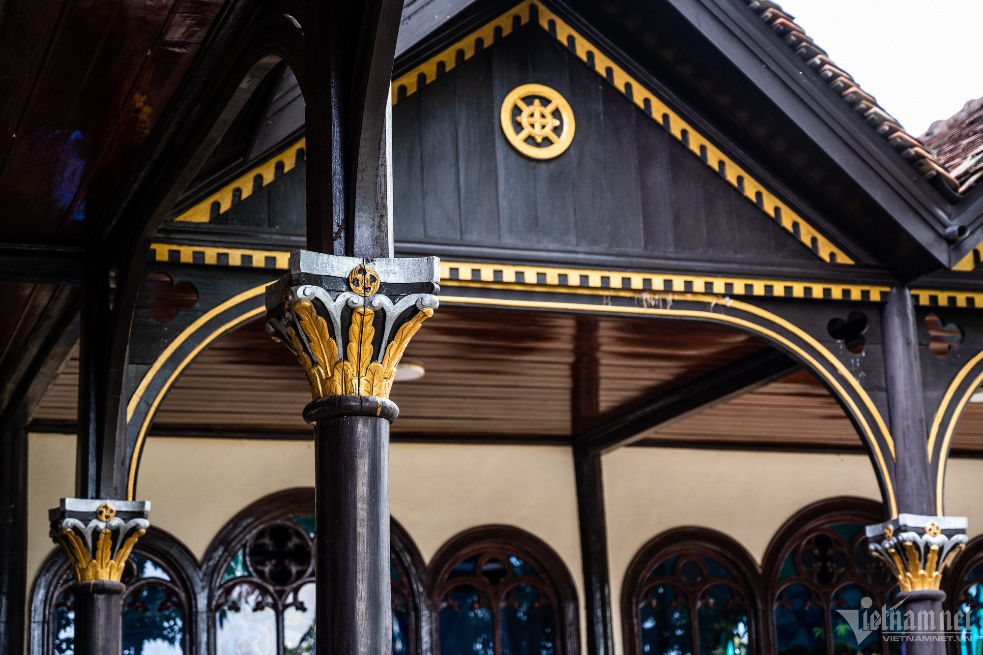 Nhà thờ tuyệt đẹp hoàn toàn bằng gỗ, hơn 100 năm vẫn nguyên vẹn ở Kon Tum