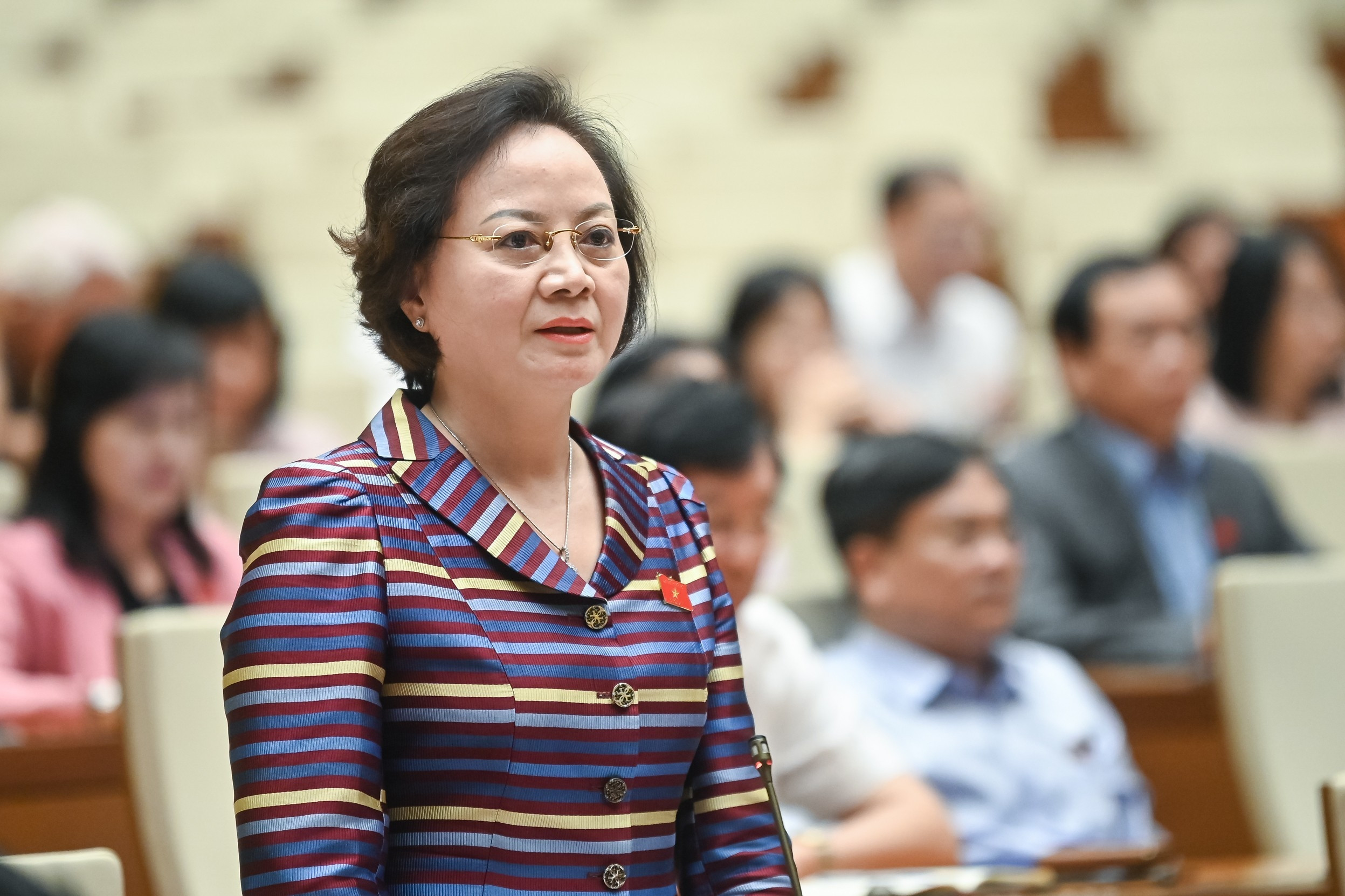 Bộ trưởng Nội vụ báo cáo ĐBQH thông tin mới nhất về cải cách tiền lương