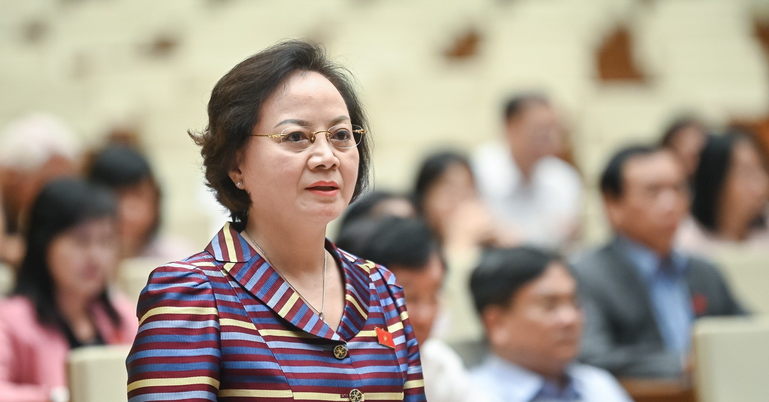 Bộ trưởng Nội vụ báo cáo ĐBQH thông tin mới nhất về cải cách tiền lương