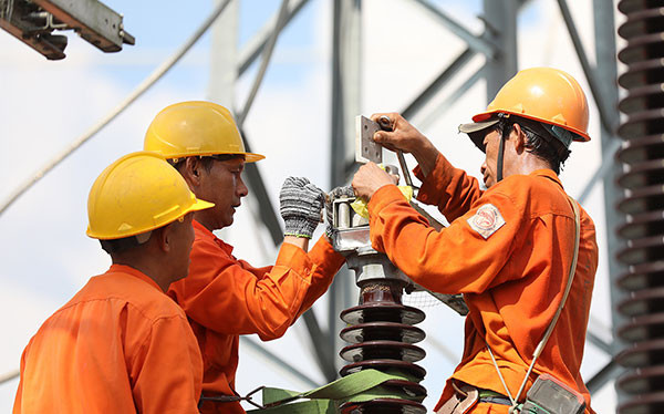 Bản tin kinh tế 5/11: Bù chéo giá điện; 27 địa phương đề nghị trả vốn vay lại