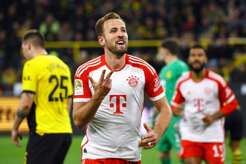 Harry Kane đi vào lịch sử, Bayern Munich nhấn chìm Dortmund