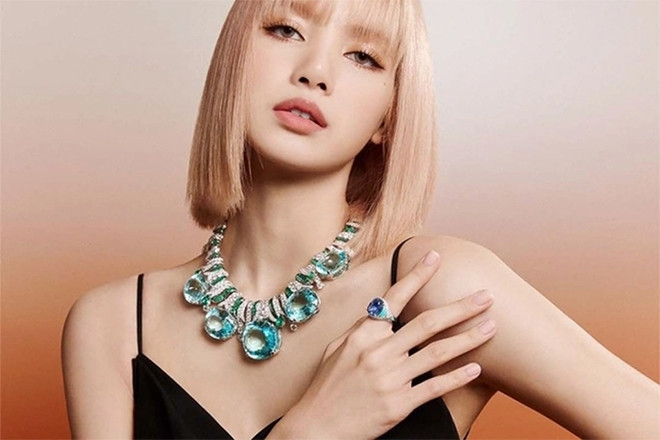 Lisa gây xôn xao khi nhận giải thưởng Biểu tượng văn hóa