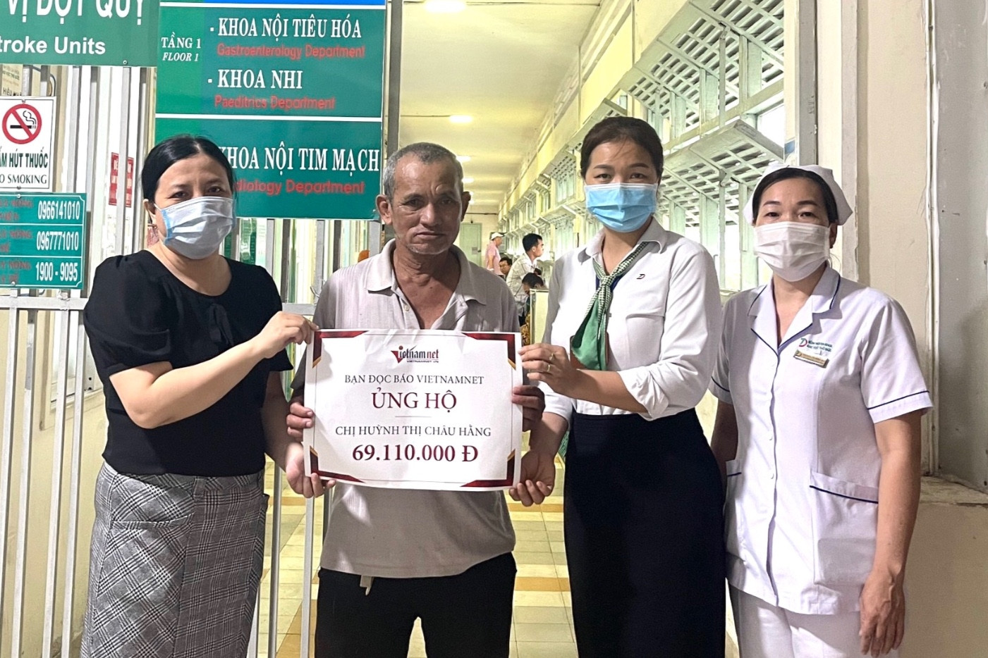 Trao 69 triệu đồng đến chị Huỳnh Thị Châu Hằng