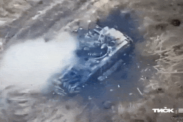 Video quân đội Ukraine bắn nổ hàng loạt xe tăng và xe bọc thép Nga