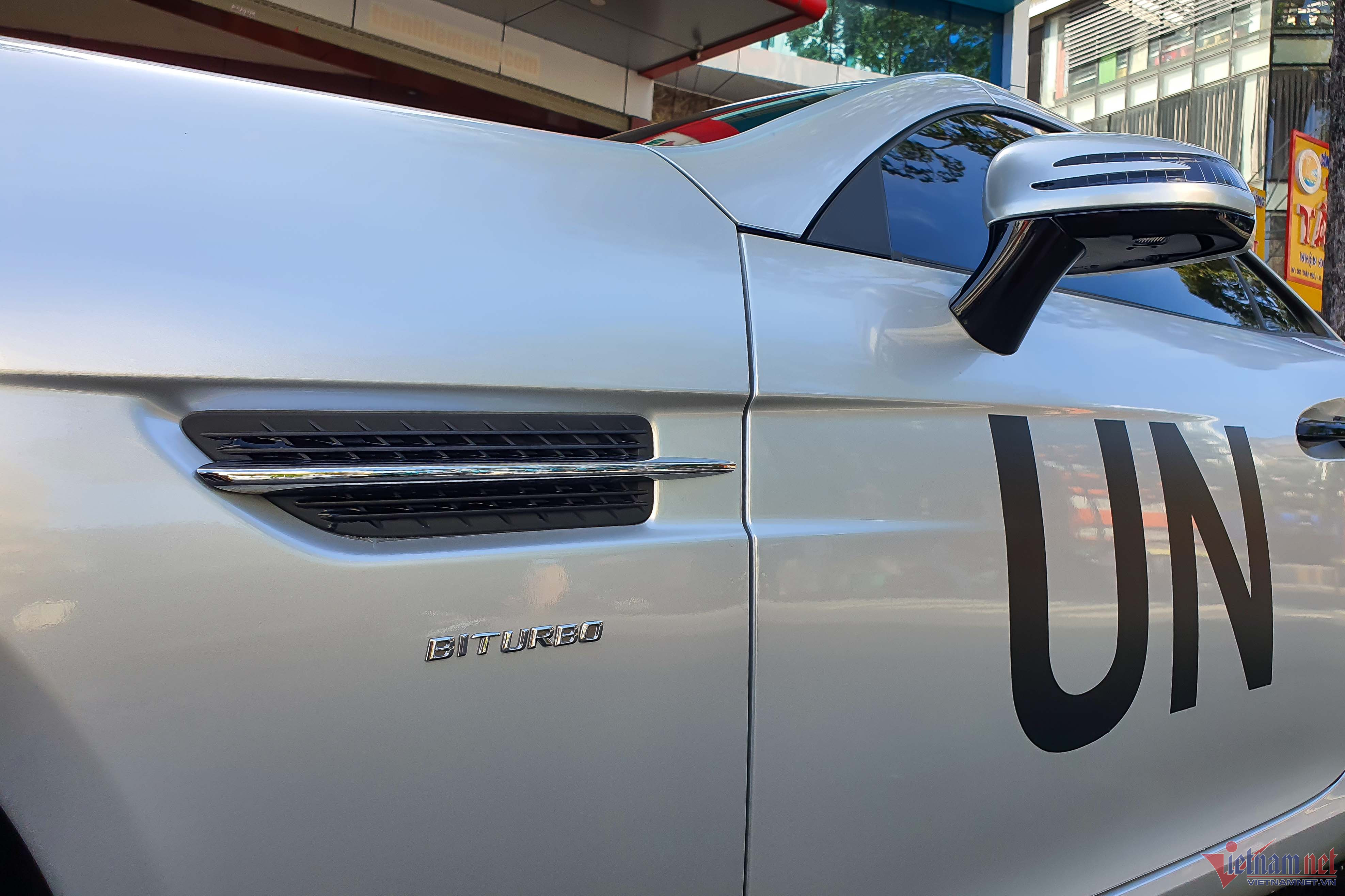Cận cảnh Mercedes-AMG SLC 43 hàng hiếm của ông Đặng Lê Nguyên Vũ