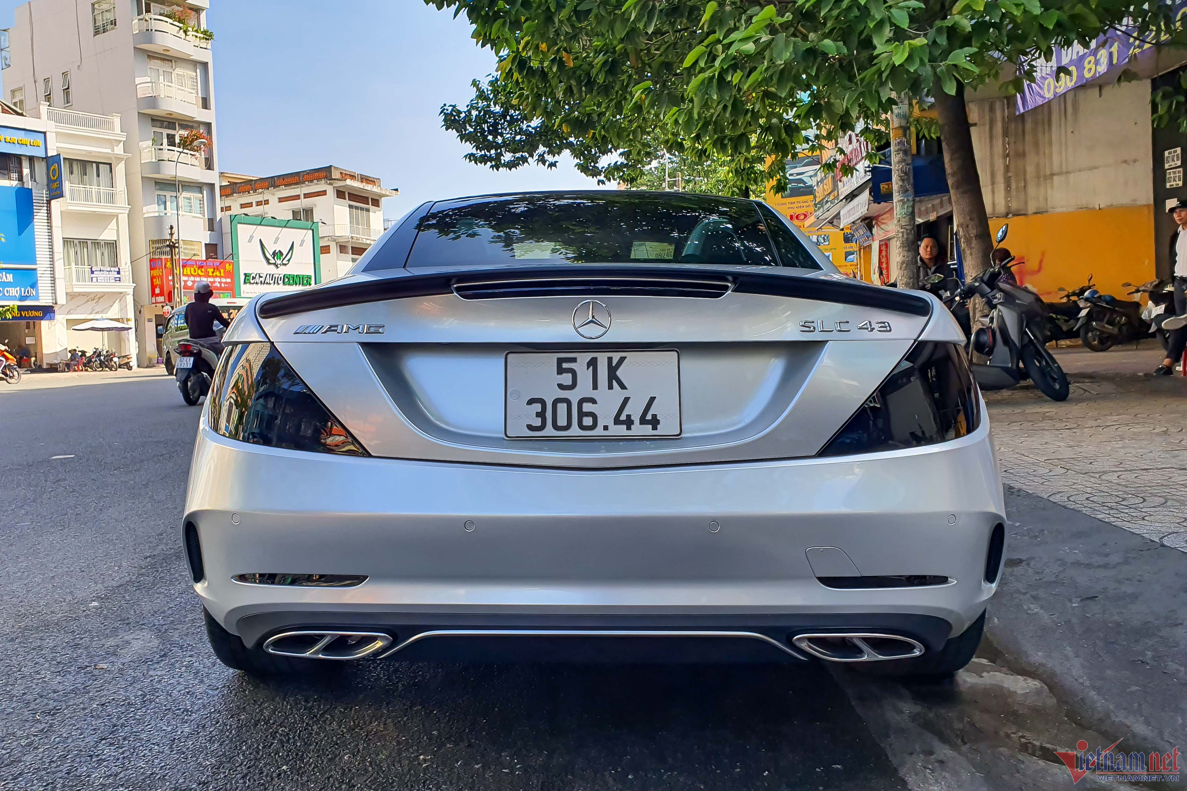Cận cảnh Mercedes-AMG SLC 43 hàng hiếm của ông Đặng Lê Nguyên Vũ