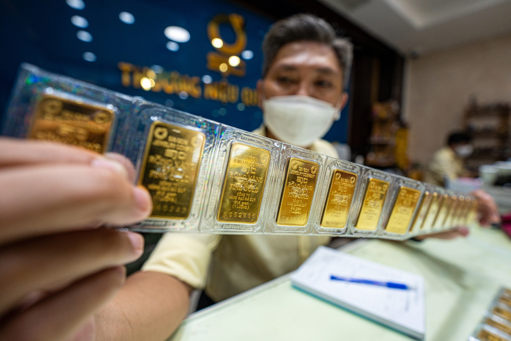 Bản tin kinh tế 6/11: Bác tin ngưng giao dịch vàng miếng; VNX báo lãi nghìn tỷ