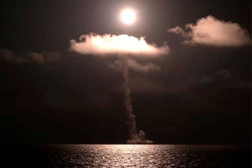 Cận cảnh Nga phóng tên lửa liên lục địa từ tàu ngầm hạt nhân mới