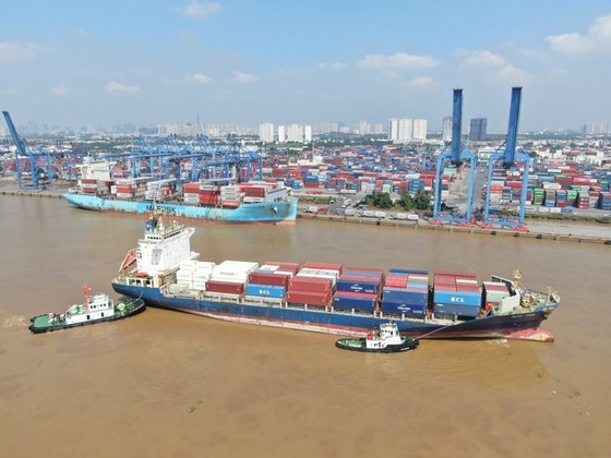 Cat Lai Port in Thu Duc City of HCMC is operating to serve incoming ships (Photo: SGGP) ảnh 1