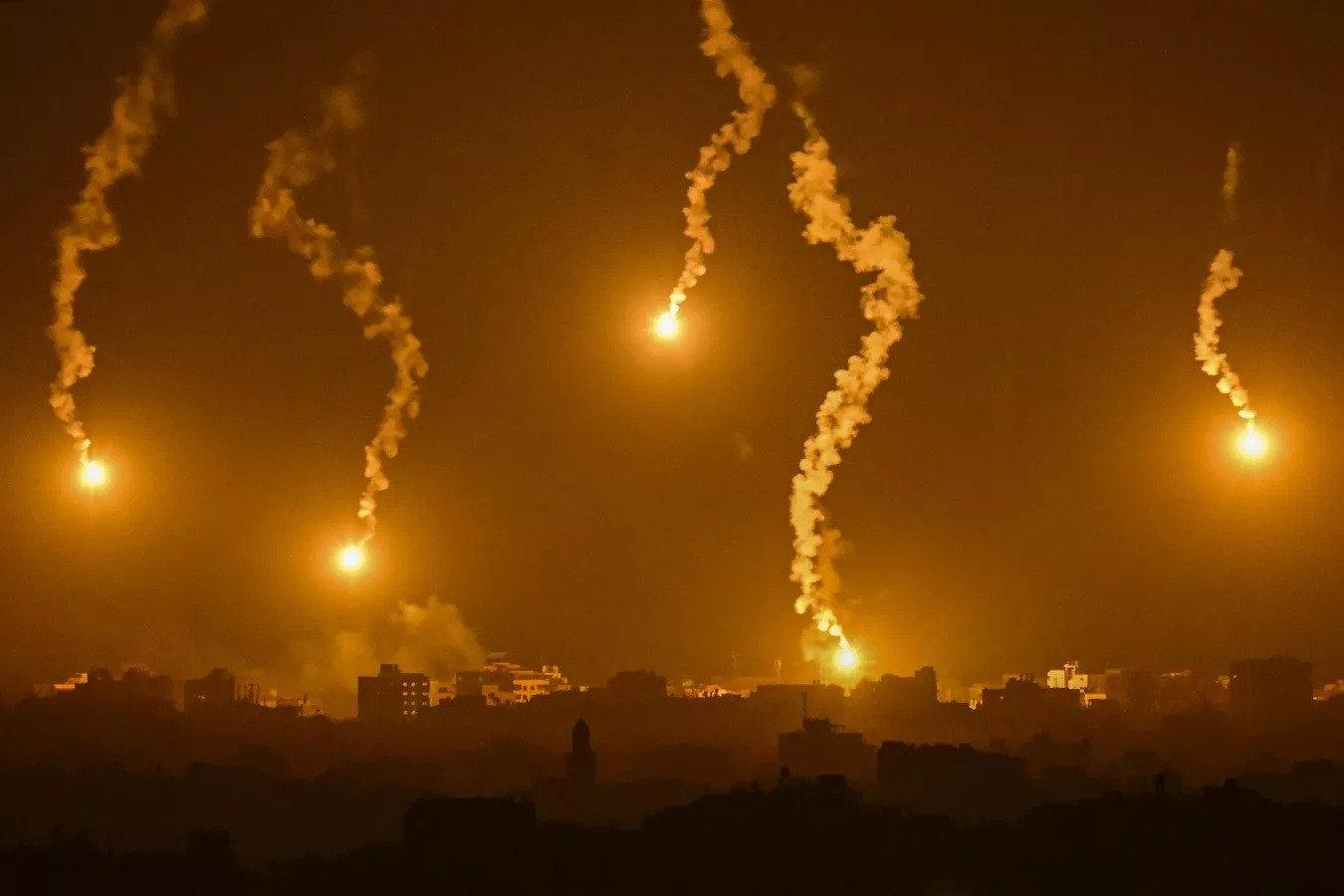 Israel tấn công hơn 450 mục tiêu ở Gaza, hạ thêm chỉ huy Hamas
