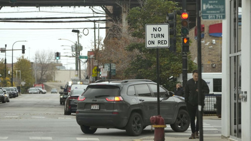 Tai nạn quá nhiều, các thành phố Mỹ xem xét cấm rẽ phải khi gặp đèn đỏ