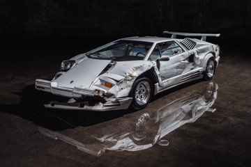 Siêu xe Lamborghini Countach vỡ nát được định giá lên đến 2 triệu USD