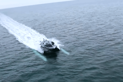 Tàu tuần tra có thể bay trên mặt nước, vượt sóng cao 3 m của Mỹ
