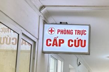 Bé trai 4 tuổi bị chó cắn đứt lệ quản