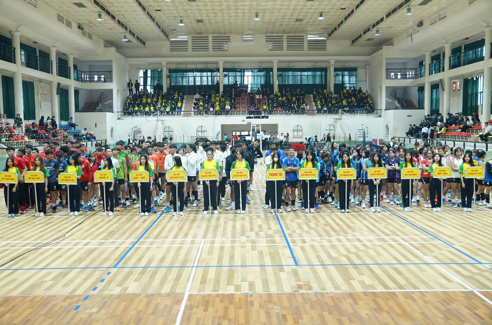 bong chuyen sinh vien.jpg