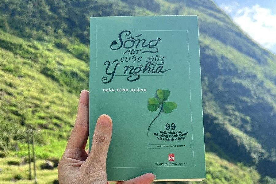 Cuốn sách lan tỏa 99 điều tích cực để sống hạnh phúc và thành công