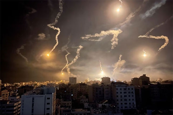 Israel cân nhắc lệnh ngừng bắn xen kẽ sau khi 'cắt đôi' Dải Gaza