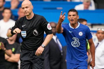 Trọng tài tai tiếng trở lại bắt đại chiến Man City đấu Chelsea