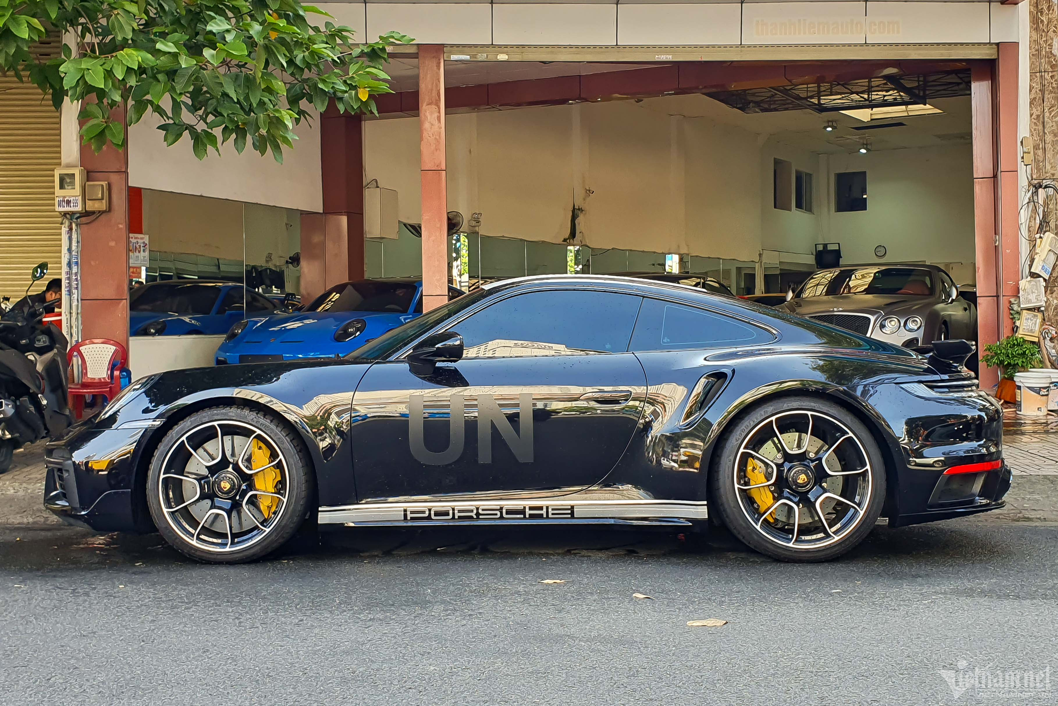 Xe Porsche 911 hàng hiếm của ông Đặng Lê Nguyên Vũ mới đi 230km sau một năm rưỡi