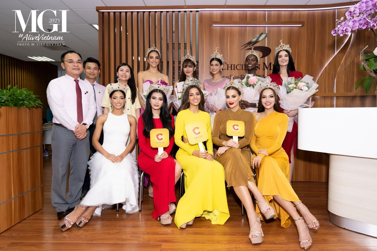 View - Top 10 Miss Grand International 2023 thăm văn phòng Chicilon Media 