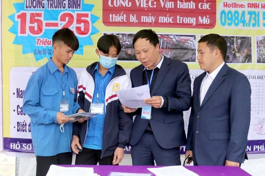 Mường Nhé: Khó khăn đưa lao động dân tộc thiểu số đi làm việc ở nước ngoài